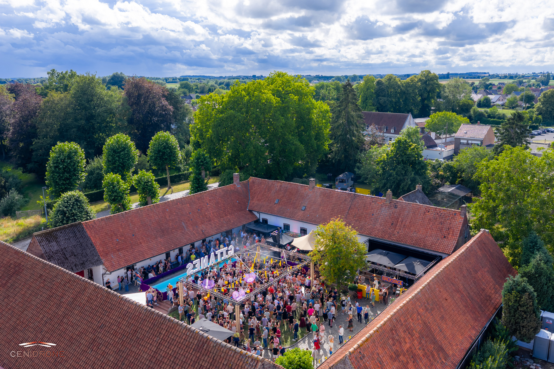 De Kasteelhoeve Avelgem, Medusa Outdoor aerial